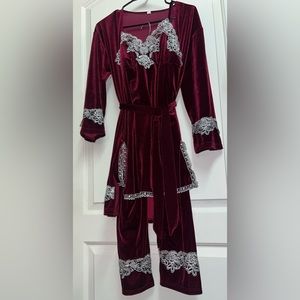 3 PCS burgundy velvet pajamas set! M